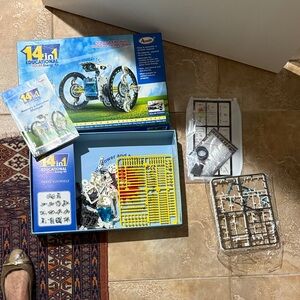 Annie 14-in-1 Educational Solar Robot Kit - Blue, Yellow, Black